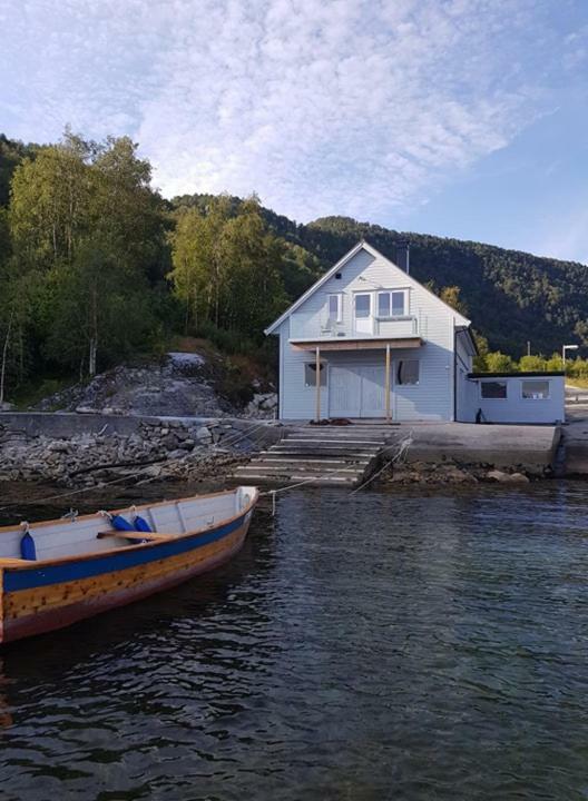 Waerholmen Apartment Lavik  Екстериор снимка