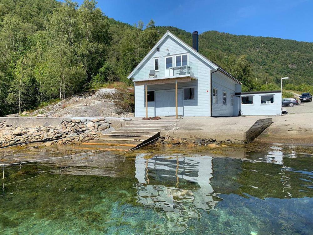 Waerholmen Apartment Lavik  Екстериор снимка